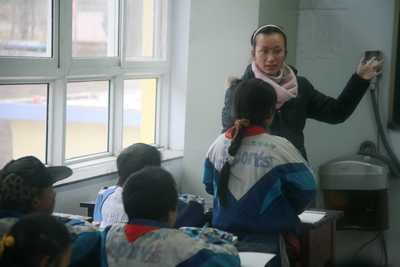 州新东方学校--南通新东方为石家山希望小学捐2017招聘小学教师苏州图片