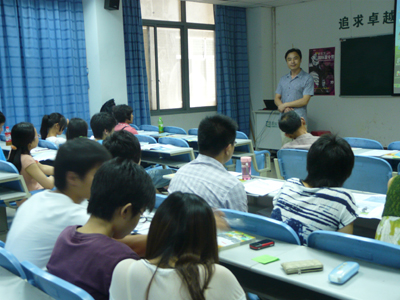 武汉新东方复读中心招生说明会成功举行_学校