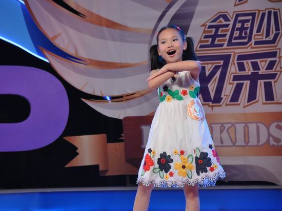 第六届POP全国少儿英语总决赛：在现场表演的小选手们