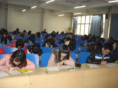 新闻】新东方四六级模考河北经贸大学站隆重举