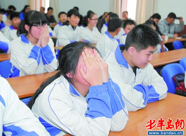 2012青岛中考体育项目敲定 足球运球让考生崩