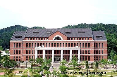 首尔国立大学(首尔):世界排名42位, 亚洲排名6位      2.