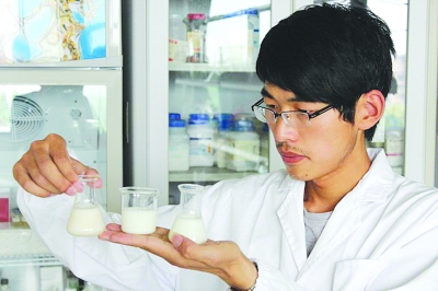 大学生实验制成“皮革老酸奶”