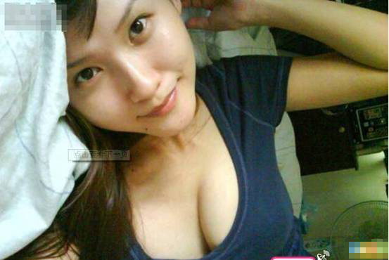 某大学女生自曝宿舍内自拍照 露点引宅男疯
