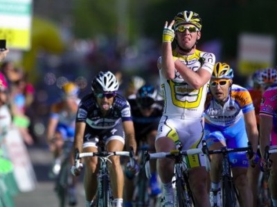 双语:竖中指的由来与含义详解(图)