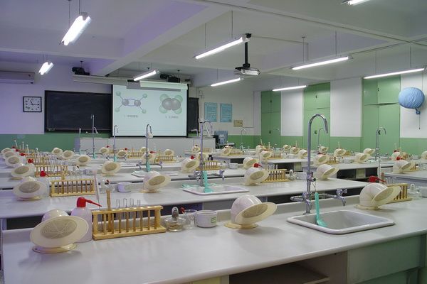 北京市161中学校园全方位展示(图集)(13) _ 新东方网