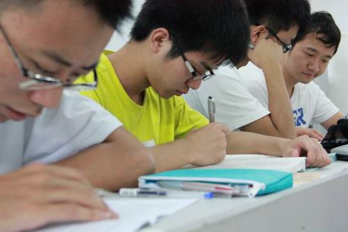 聚焦新东方住宿班:这个夏天,关于奋斗