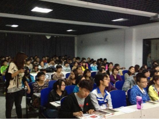 郑州新东方2012年雅思巡讲走进黄河科技学院