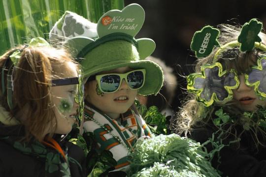 新闻英语:戴绿帽子的节日圣帕特里克节(图)