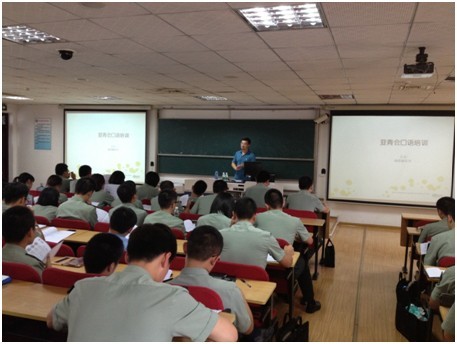 新东方(南京)学校亚青会志愿者语言培训火热金