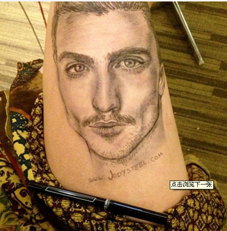 美国姑娘爱在大腿上作画 我和我的小伙伴们惊