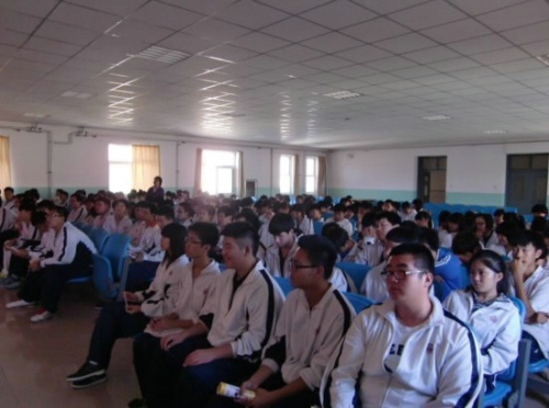 北京新东方中小学一对一公益巡讲走进大兴八中