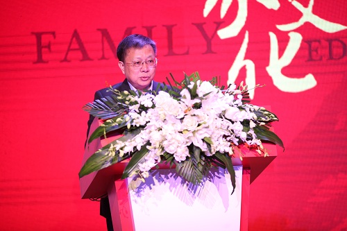 中国家庭教育学会副会长、教育部关心下一代工作委员会常务副会长傅国亮 中国家庭教育学会副会长、教育部关心下一代工作委员会常务副会长傅国亮