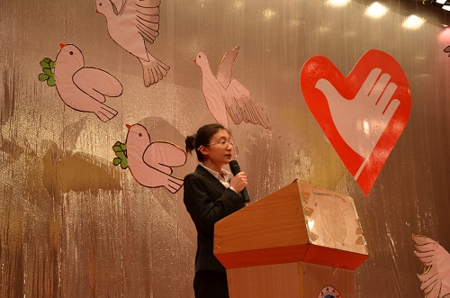 图[1]张晓慧作为代表在中国青年志愿者公益圆梦行动圆梦基金颁发仪式发言