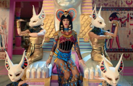 水果姐凯蒂佩里化身 埃及妖后  大跳钢管热舞_新