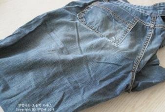 旧牛仔裤&台历 打造个性收纳MEMO板   