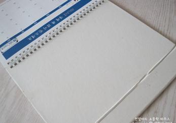 旧牛仔裤&台历 打造个性收纳MEMO板   