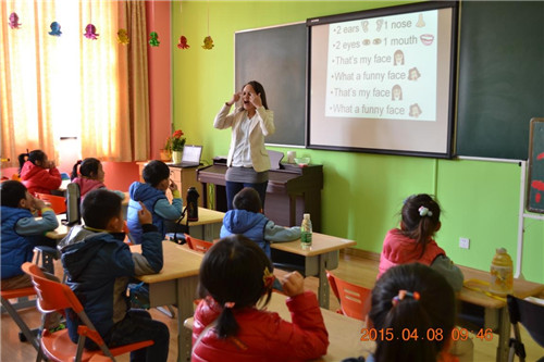 青岛爱莉斯小哈佛幼儿园（城阳园）举行参观小学活动