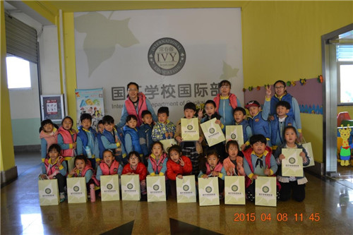 青岛爱莉斯小哈佛幼儿园（城阳园）举行参观小学活动