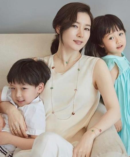 韩国明星父母的双胞胎育儿经    