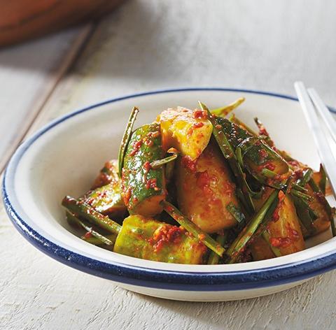 韩语厨房：超简单的夏日爽口黄瓜泡菜  