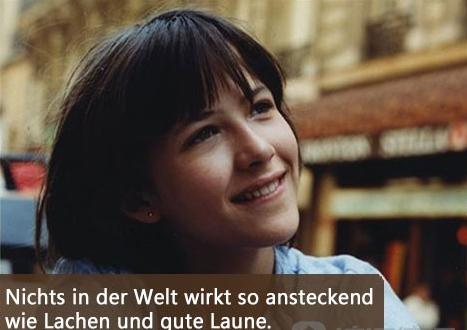 德语每日一句：快乐和笑容是最易传染的。  