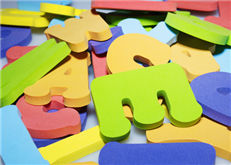 每日雅思词汇：与＂nose＂相关的短语