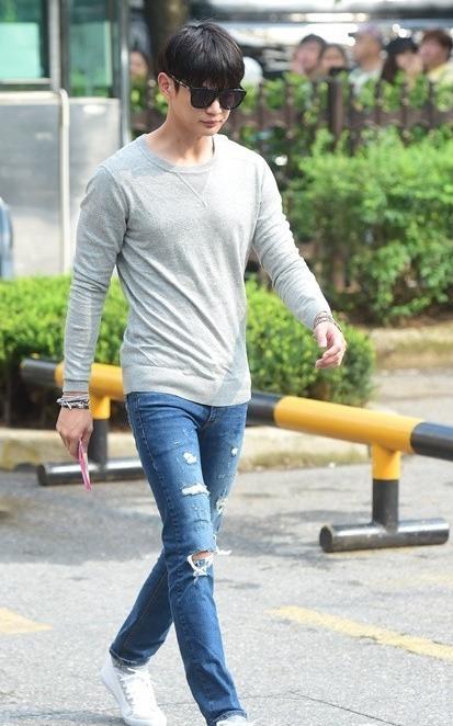 韩国爱豆上班Fashion大比拼    