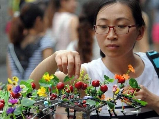 韩国人怎么看“头上长草”的豆芽发卡？   