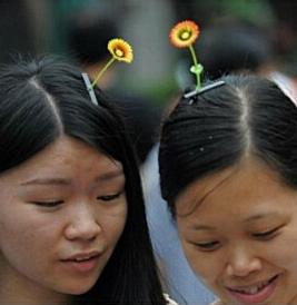 韩国人怎么看“头上长草”的豆芽发卡？   