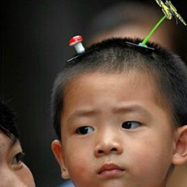 韩国人怎么看“头上长草”的豆芽发卡？   