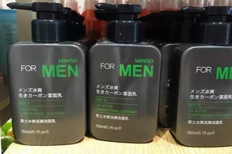 　　下面是日本网友ABOUT ME在深圳名创优品”体验：