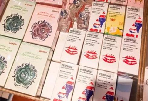 　　下面是日本网友ABOUT ME在深圳名创优品”体验：