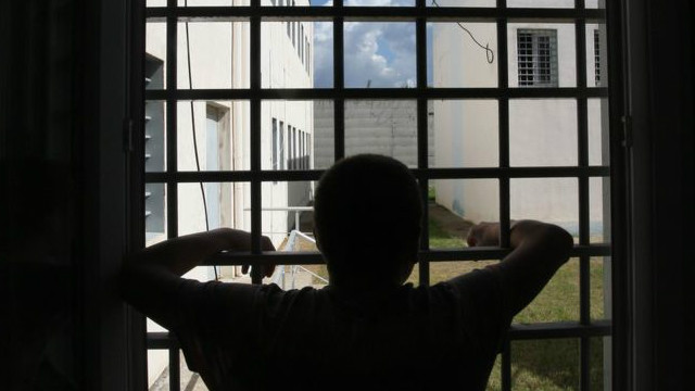 漫话英伦:回牙买加蹲监狱去 漫话英伦:回牙买加蹲监狱去