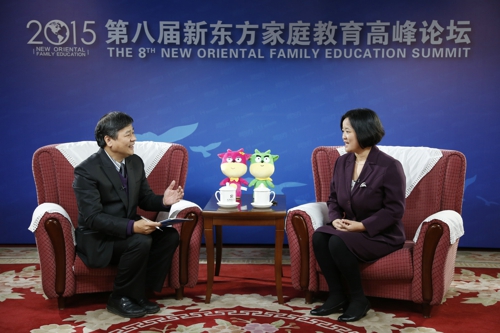 第八屆新東方家庭教育高峰論壇場外采訪圖集