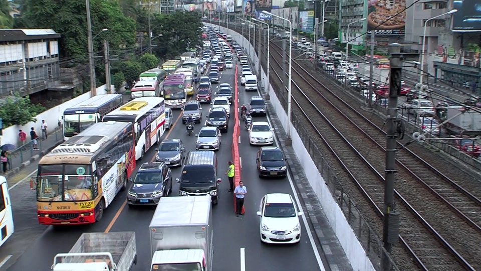 Paris investigations and tributes, and Manila gridlock 巴黎袭击调查、悼念受害者，马尼拉交通拥堵