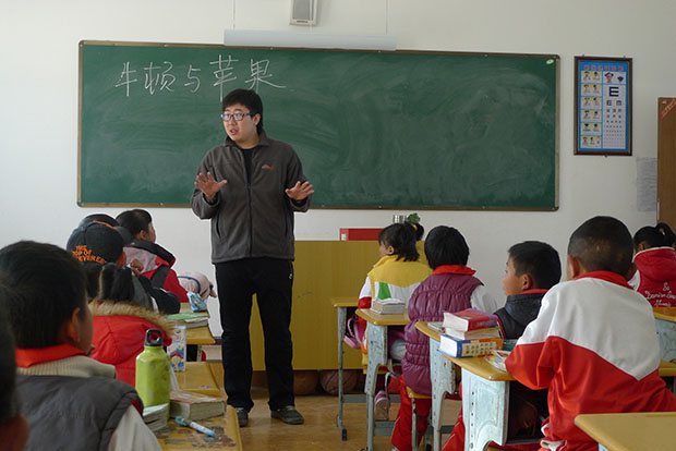 新東方18名教師團隊遠赴千里來到海拔3280米的西藏獨克宗支教