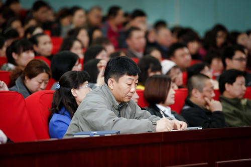 俞敏洪與石景山區(qū)學(xué)生家長(zhǎng)分享家庭教育智慧