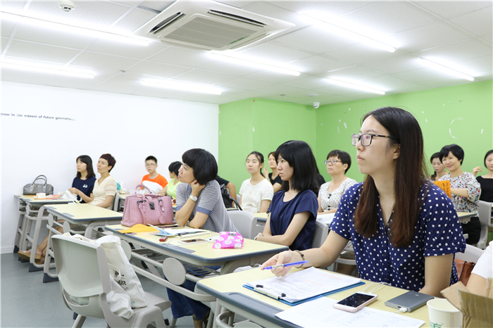 新东方珠海学校英国游学团出团前说明会