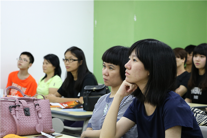 新东方珠海学校英国游学团出团前说明会