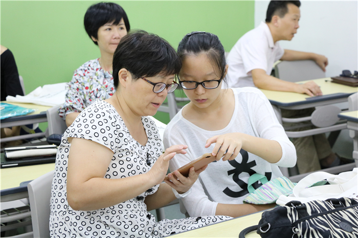 新东方珠海学校英国游学团出团前说明会