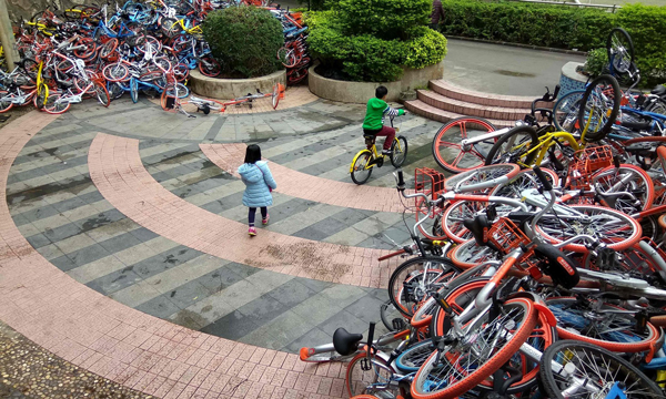 素质难题 共享单车被随意丢弃