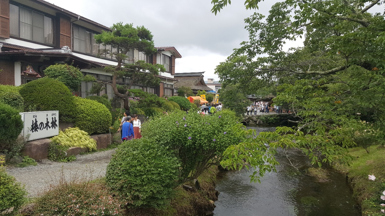 范睿城：忍野八海民居与人类精神生活升华