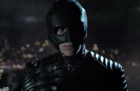 《哥谭》第四季：布鲁斯穿上蝙蝠战衣