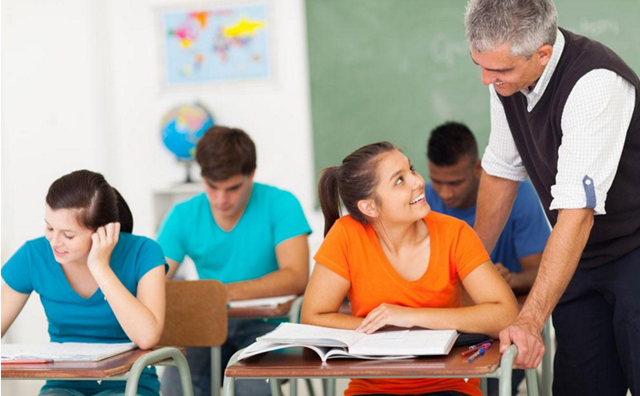 教师节作文优秀范文(10):我最喜欢的老师