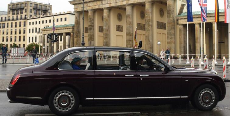 双语：英国女王同款座驾宾利拍卖