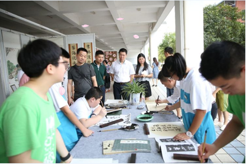 广益实验中学2018年校园文化艺术节“展未来，春暖画又开”书画作品展