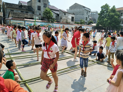 “爱心帮扶、送教下乡”活动