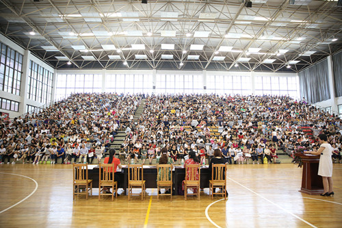 广益实验中学召开七年级家长会