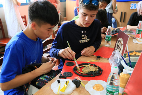 中美学生携手走进传统文化课堂